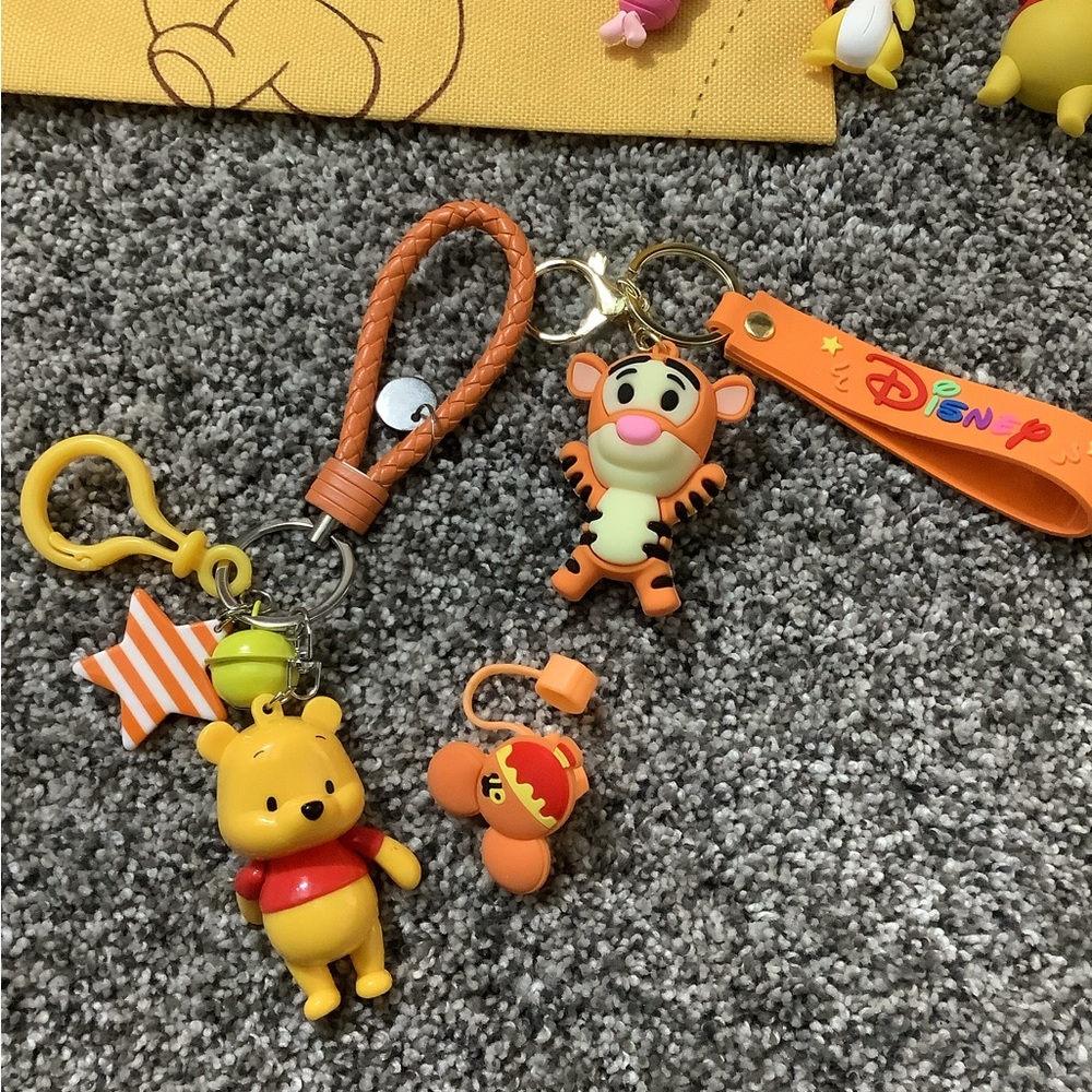 Yellow Winnie the Pooh Sign, Bag & Accessories Set - Picture 9 of 12